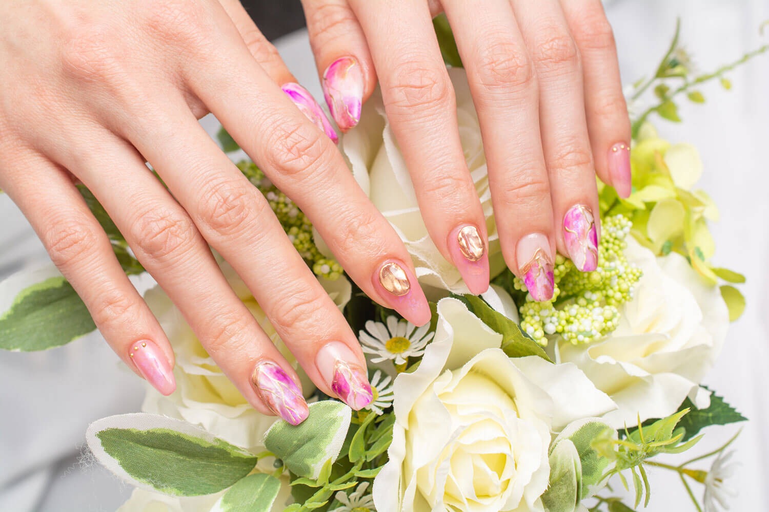 安い価格で自爪ケアからパラジェルの施術まで受けられる武蔵小杉・新丸子エリアのネイルサロン。