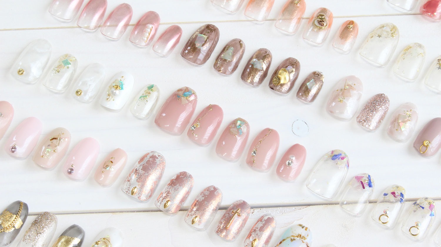 安い価格で自爪ケアからパラジェルの施術まで受けられる武蔵小杉・新丸子エリアのネイルサロン。